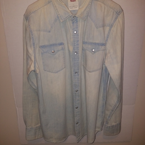 Levi's Men's Denim Shirt - Picture 2 of 5